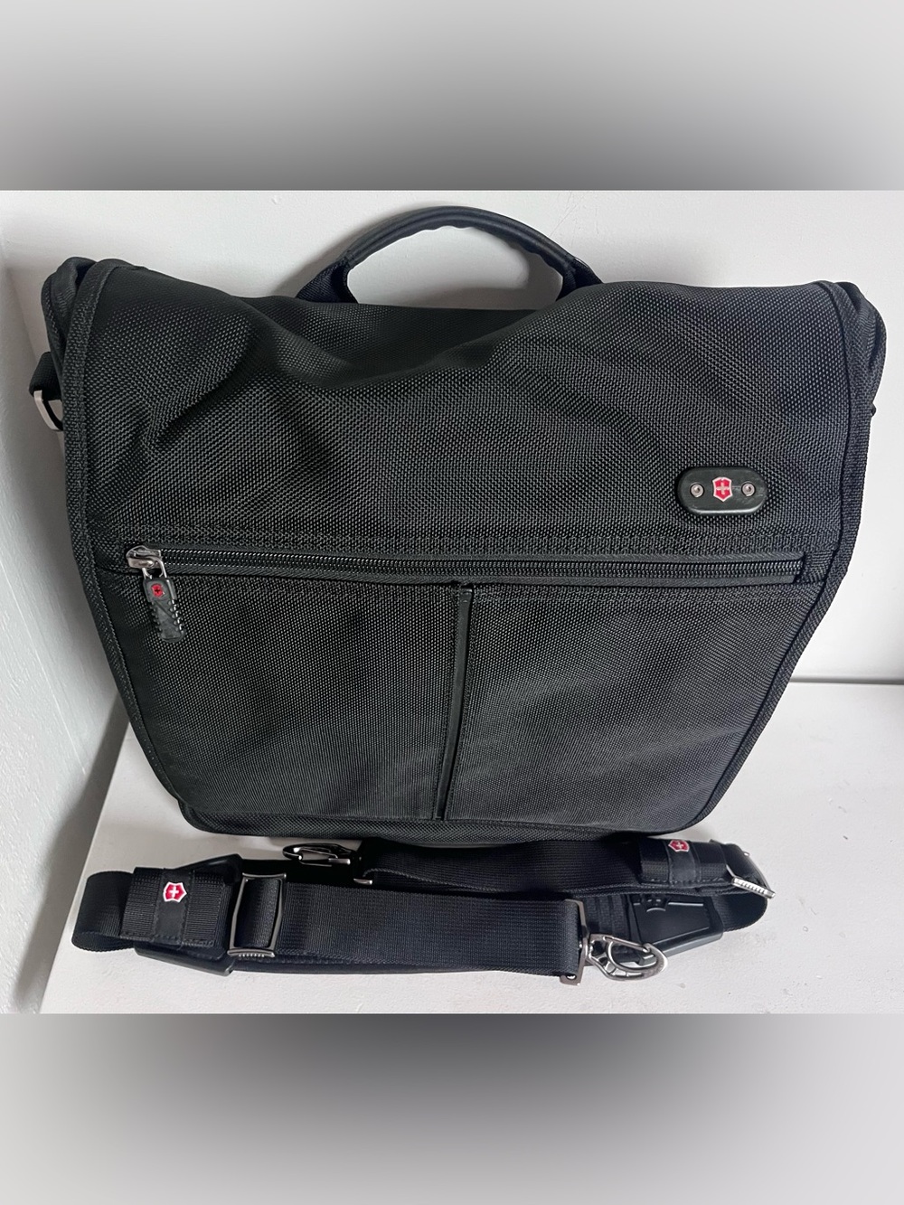 Victorinox by Swiss Army Black Crossbody Messenger Brief Bag Adjustable Strap - Picture 9 of 14
